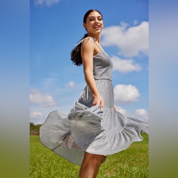 NWT Nordstrom Dress the Population Dream Metallic Tiered Midi Dress Size: Small - Picture 5 of 12